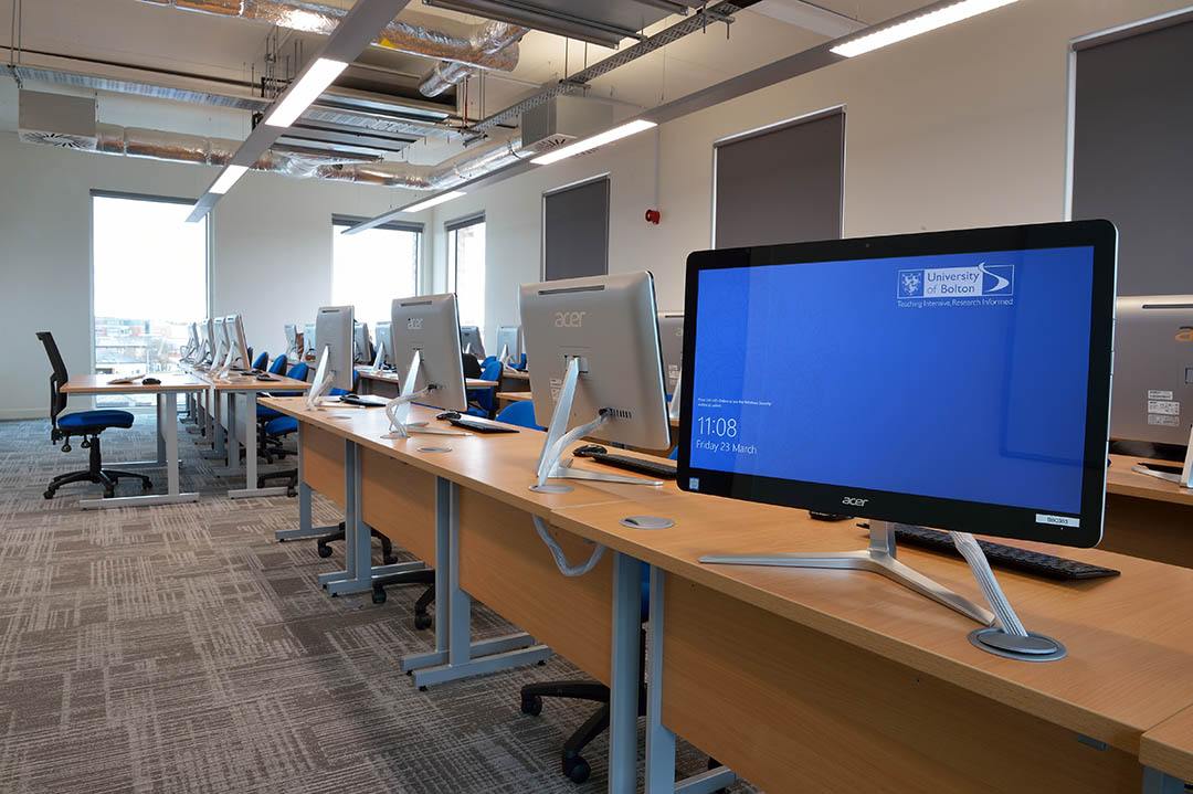 Side view of computer room Institute of Managment, at the University of Bolton Accountancy facilities3